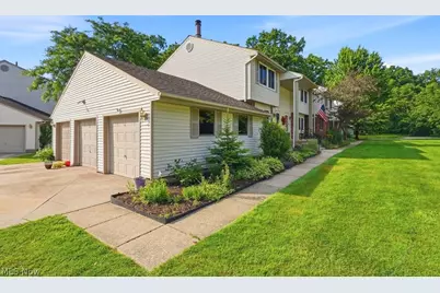 10125 Driftwood Cove #E, Aurora, OH 44202 - Photo 2