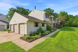 10125 Driftwood Cove, Aurora, OH 44202 - Photo 2