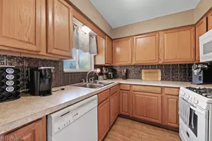 611 Herbert Rd, Akron, OH 44312 - Photo 14
