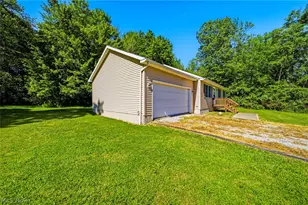 1682 Sugar Creek Creek, Rock Creek, OH 44084 - Photo 4