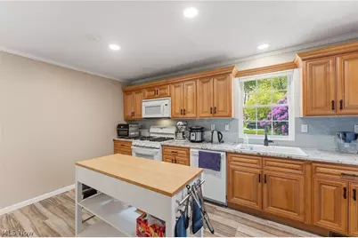 5923 Mills Creek Lane, North Ridgeville, OH 44039 - Photo 10