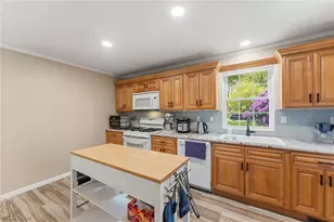 5923 Mills Creek Ln, North Ridgeville, OH 44039 - Photo 10