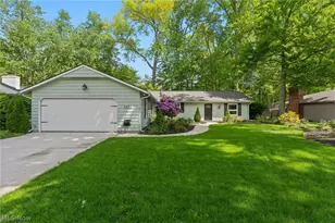 5923 Mills Creek Ln, North Ridgeville, OH 44039 - Photo 2