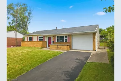 2457 Cathy Drive NE, Canton, OH 44705 - Photo 2