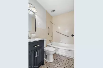 2457 Cathy Drive NE, Canton, OH 44705 - Photo 16