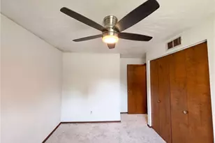 1015 Kingsway Dr, Lorain, OH 44052 - Photo 4