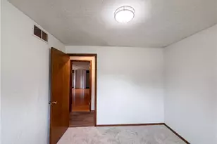 1015 Kingsway Dr, Lorain, OH 44052 - Photo 14