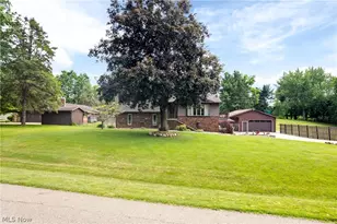 960 Karla Dr, Green, OH 44216 - Photo 2