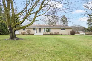 5147 Broadway Ave NE, Louisville, OH 44641 - Photo 2