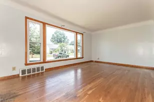 721 Pendley Rd, Willowick, OH 44095 - Photo 6