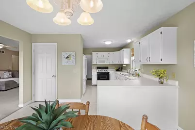 6514 Candlestick Avenue NE, Canton, OH 44721 - Photo 10