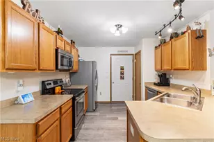 1885 Faye Rd, Akron, OH 44306 - Photo 8