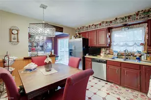 1495 Fredrickburg Dr, Youngstown, OH 44412 - Photo 6