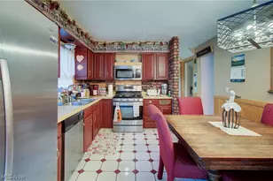 1495 Fredrickburg Dr, Youngstown, OH 44512 - Photo 8