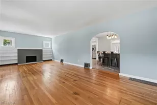 217 Cordelia St SW, North Canton, OH 44720 - Photo 4