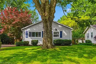 1122 Bel Air Dr NW, North Canton, OH 44720 - Photo 4