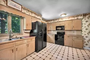 295 Hillsdale Cir, Wadsworth, OH 44281 - Photo 2