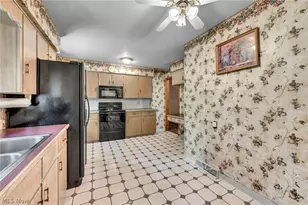 295 Hillsdale Cir, Wadsworth, OH 44281 - Photo 6