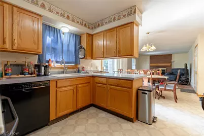 6246 Marelis Avenue NE, Canton, OH 44721 - Photo 8