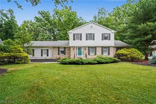 553 N Briarcliff Dr, Canfield, OH 44406 - Photo 2