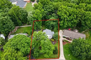 553 N Briarcliff Dr, Canfield, OH 44406 - Photo 2