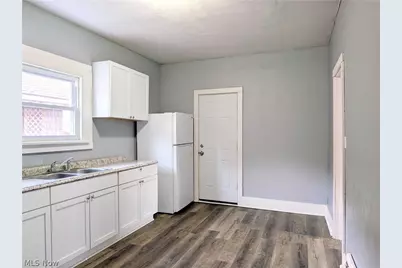 864 10th Street NE, Massillon, OH 44646 - Photo 6