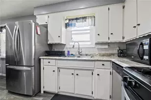 364 S Bon Air Ave, Youngstown, OH 44509 - Photo 8