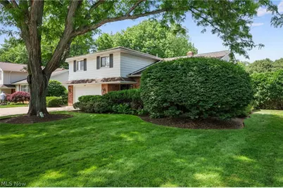 5379 Meadow Wood Boulevard, Lyndhurst, OH 44124 - Photo 2