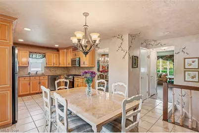 5379 Meadow Wood Boulevard, Lyndhurst, OH 44124 - Photo 10