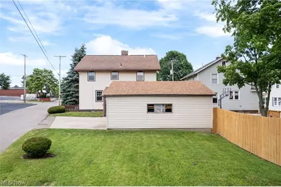 206 Bachtel Street SE, North Canton, OH 44720 - Photo 32