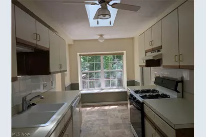 3352 Brookside Lane, Cuyahoga Falls, OH 44223 - Photo 4