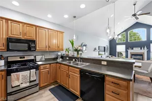 5067 Shepherds Gln, Willoughby, OH 44094 - Photo 6