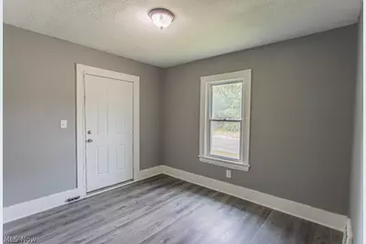 303 E Ravenwood Avenue, Youngstown, OH 44507 - Photo 18