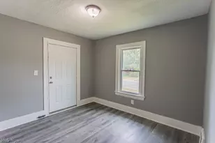 303 E Ravenwood Ave, Youngstown, OH 44507 - Photo 18