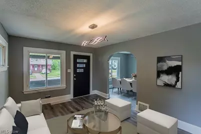 303 E Ravenwood Avenue, Youngstown, OH 44507 - Photo 8