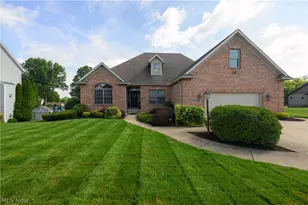 923 Mesa Verde Dr, Barberton, OH 44203 - Photo 2