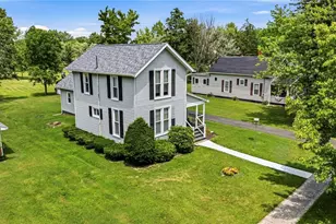 61 Erie Street E, Jefferson, OH 44047 - Photo 2