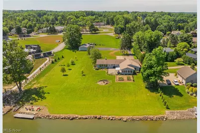 294 S Bayshore Drive, Columbiana, OH 44408 - Photo 2