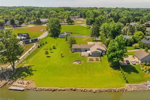 294 S Bayshore Dr, Columbiana, OH 44408 - Photo 2