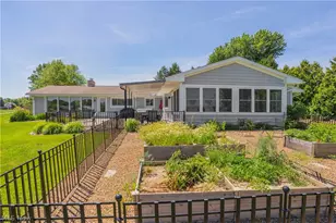 294 S Bayshore Dr, Columbiana, OH 44408 - Photo 8