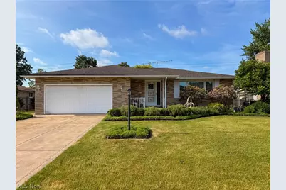 13665 Pawnee Trail, Middleburg Heights, OH 44130 - Photo 2