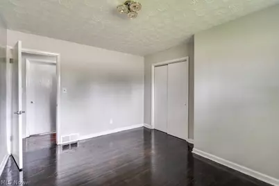 5833 Stumph Road, Parma Heights, OH 44130 - Photo 12