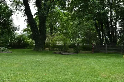 10566 Clapsaddle Avenue NE, Alliance, OH 44601 - Photo 26