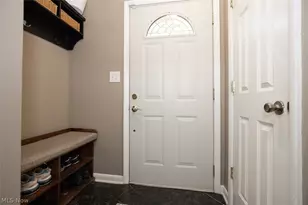 1724 Wiltshire Rd, Akron, OH 44313 - Photo 2