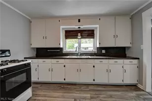 230 5th St SW, Sugarcreek, OH 44681 - Photo 6