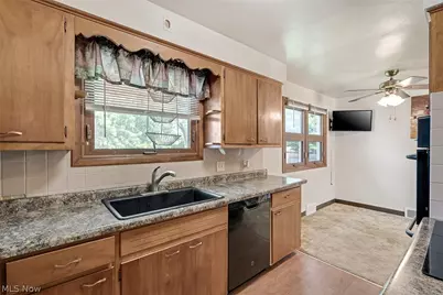 961 Adrian Circle, Girard, OH 44420 - Photo 14