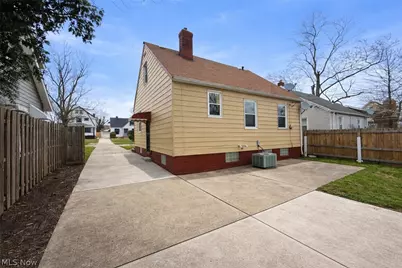 19910 Mountville Drive, Maple Heights, OH 44137 - Photo 4