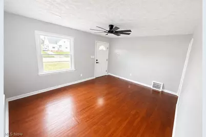 19910 Mountville Drive, Maple Heights, OH 44137 - Photo 10