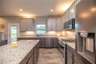 195 Concord Dr, East Palestine, OH 44413 - Photo 10