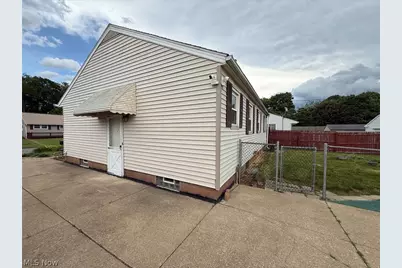 1606 36th Street NE, Canton, OH 44714 - Photo 4